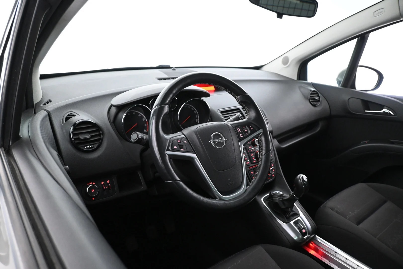 Car Image - 3ErD7zzcaAIS8fYoZ8IV4r