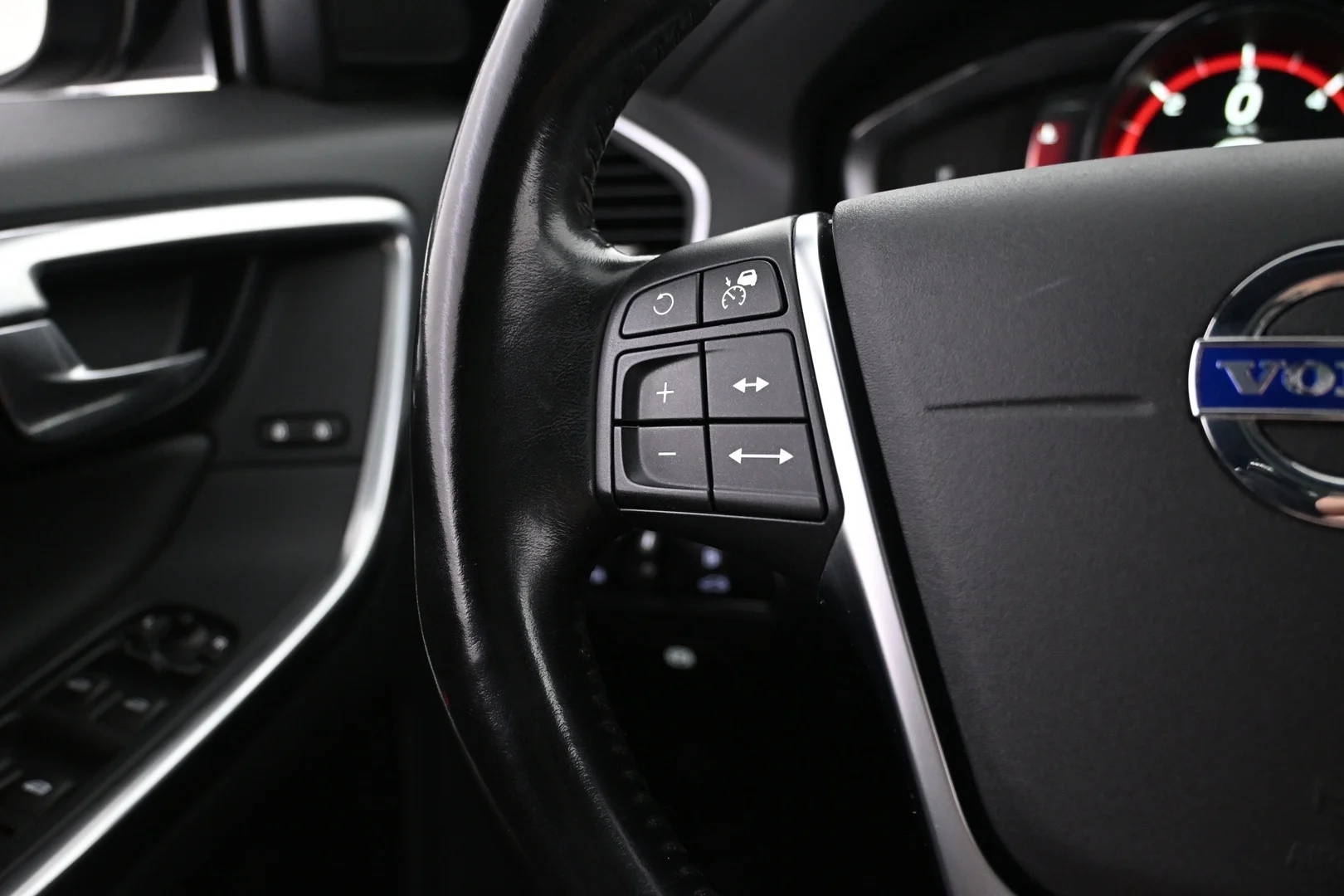 Car Image - WE69ohfozn1JV5NHDK4EF