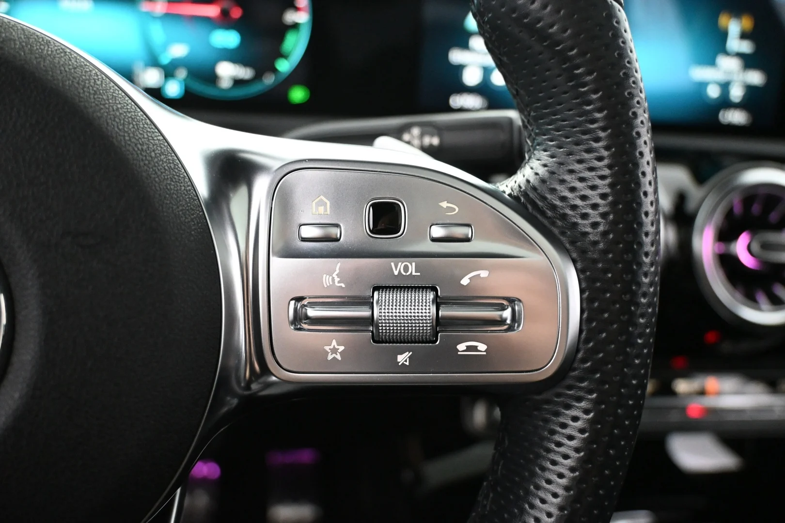 Car Image - 1chbYBBC1YN7jCrXDkYeTz