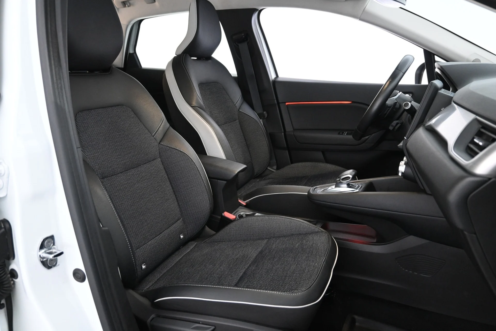 Car Image - 3lx7vsPresHY12f9R13LY2