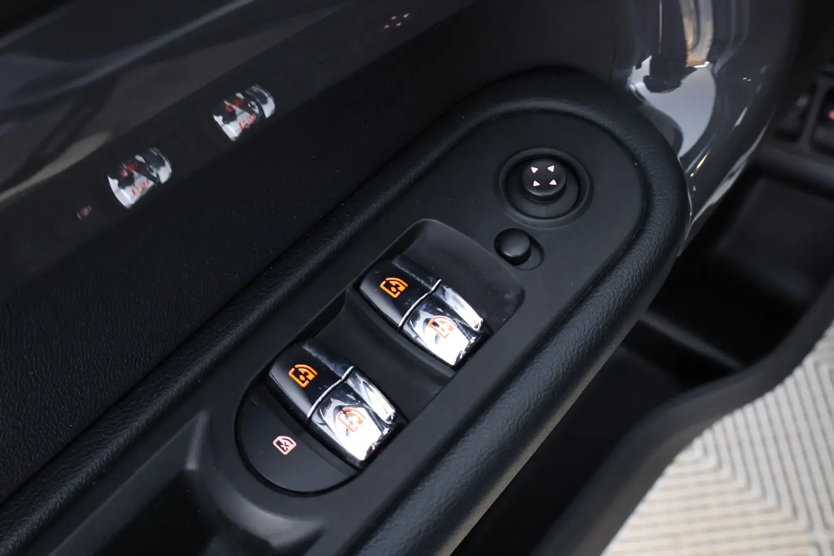 Car Image - XsRW4t33193iU7AcfeZys
