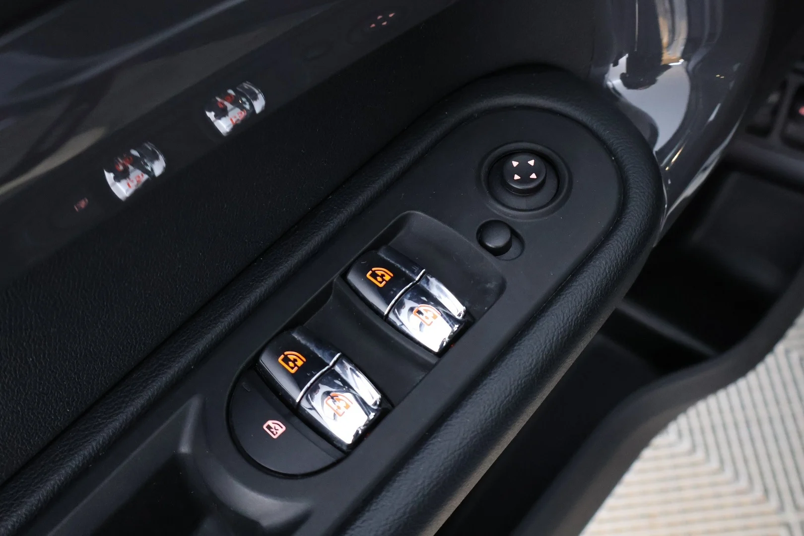 Car Image - XsRW4t33193iU7AcfeZys