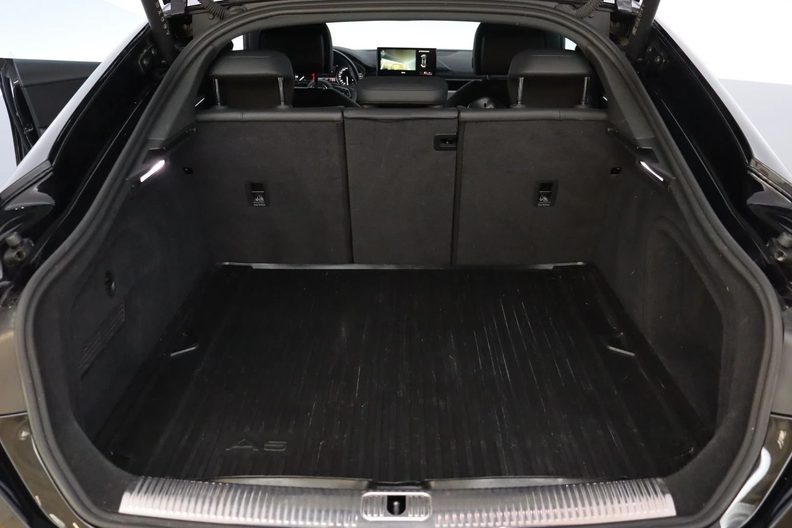 Car Image - 4ZJl3gDV129EArobzzognH