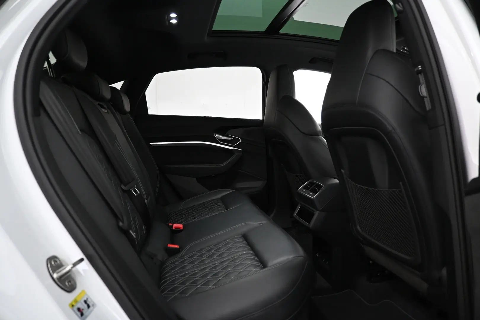 Car Image - 7yfc8LcSsQGGREM6YViXar