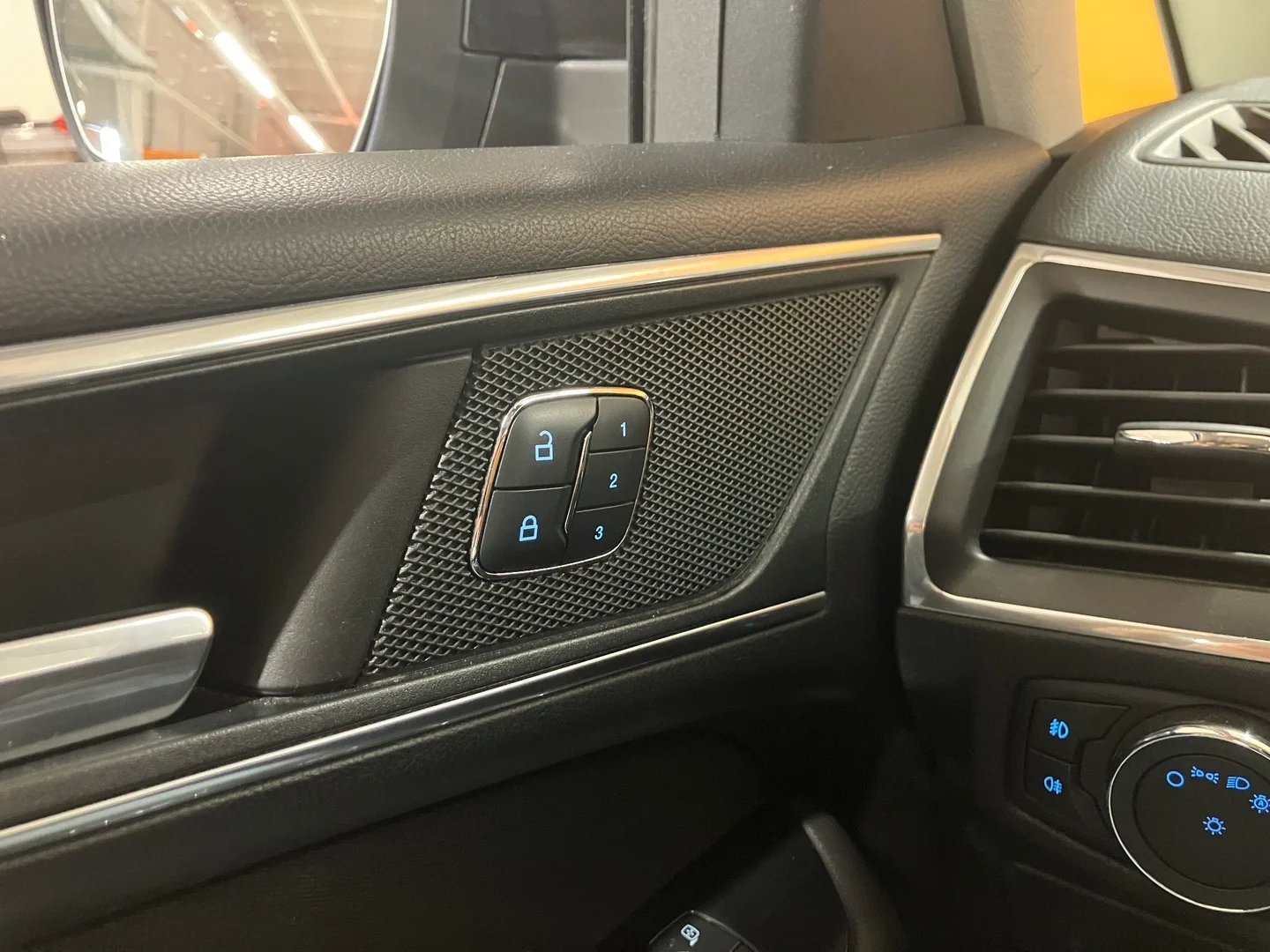 Car Image - 7DyZQlF23VlYnXG1WW6WCt