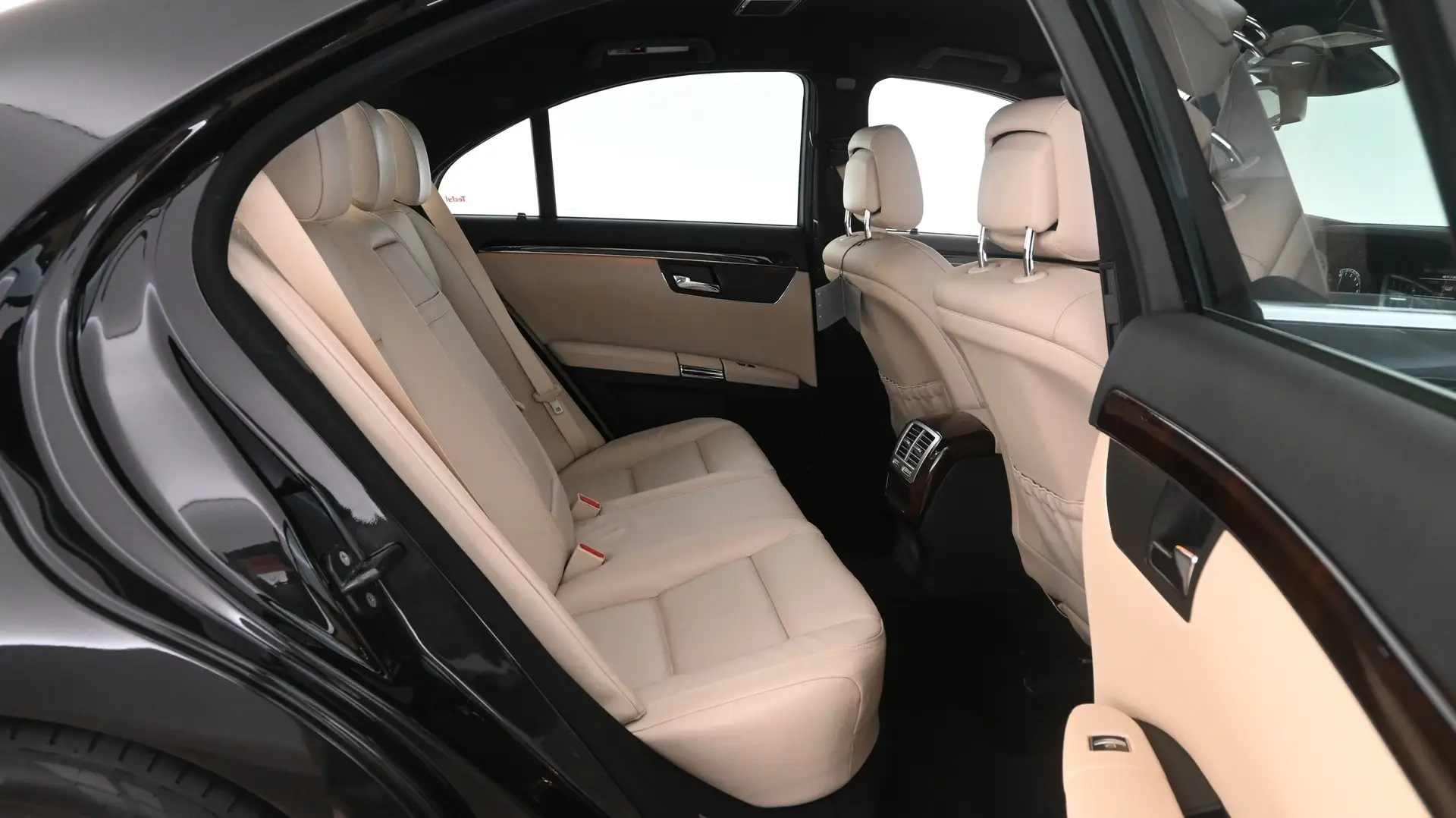 Car Image - 2jjB1OiW6LEvzJjcJ4Rp6z