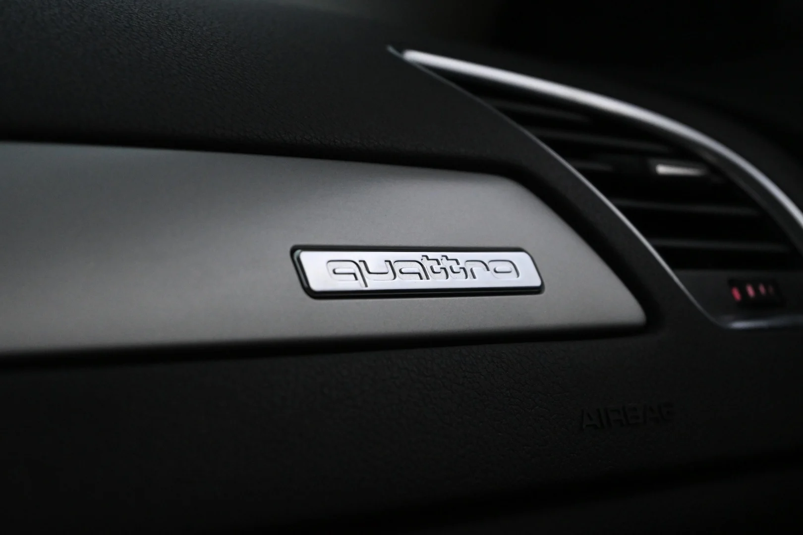 Car Image - zkEB4FGRwrl4XafVvgYa5