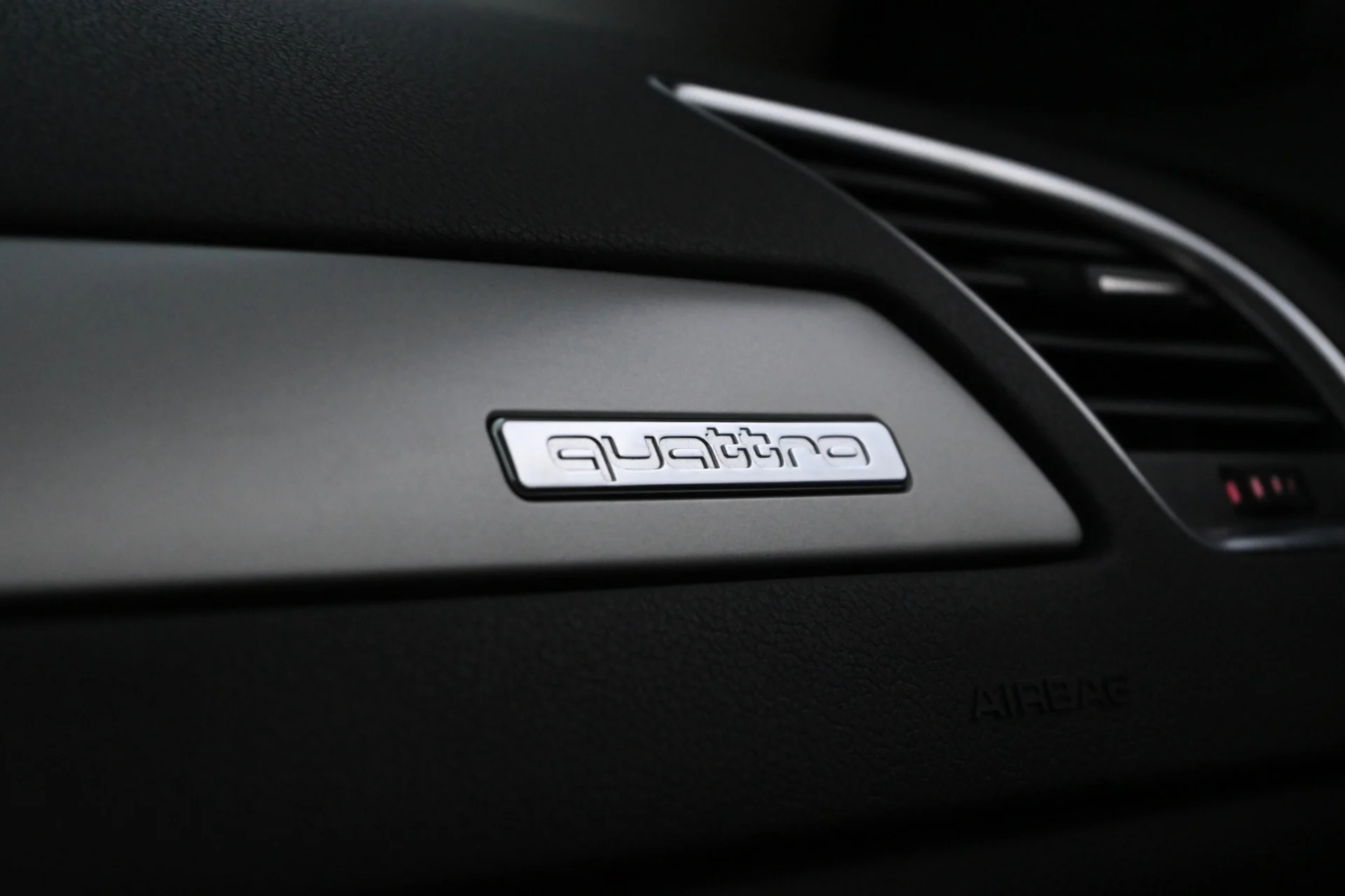 Car Image - zkEB4FGRwrl4XafVvgYa5