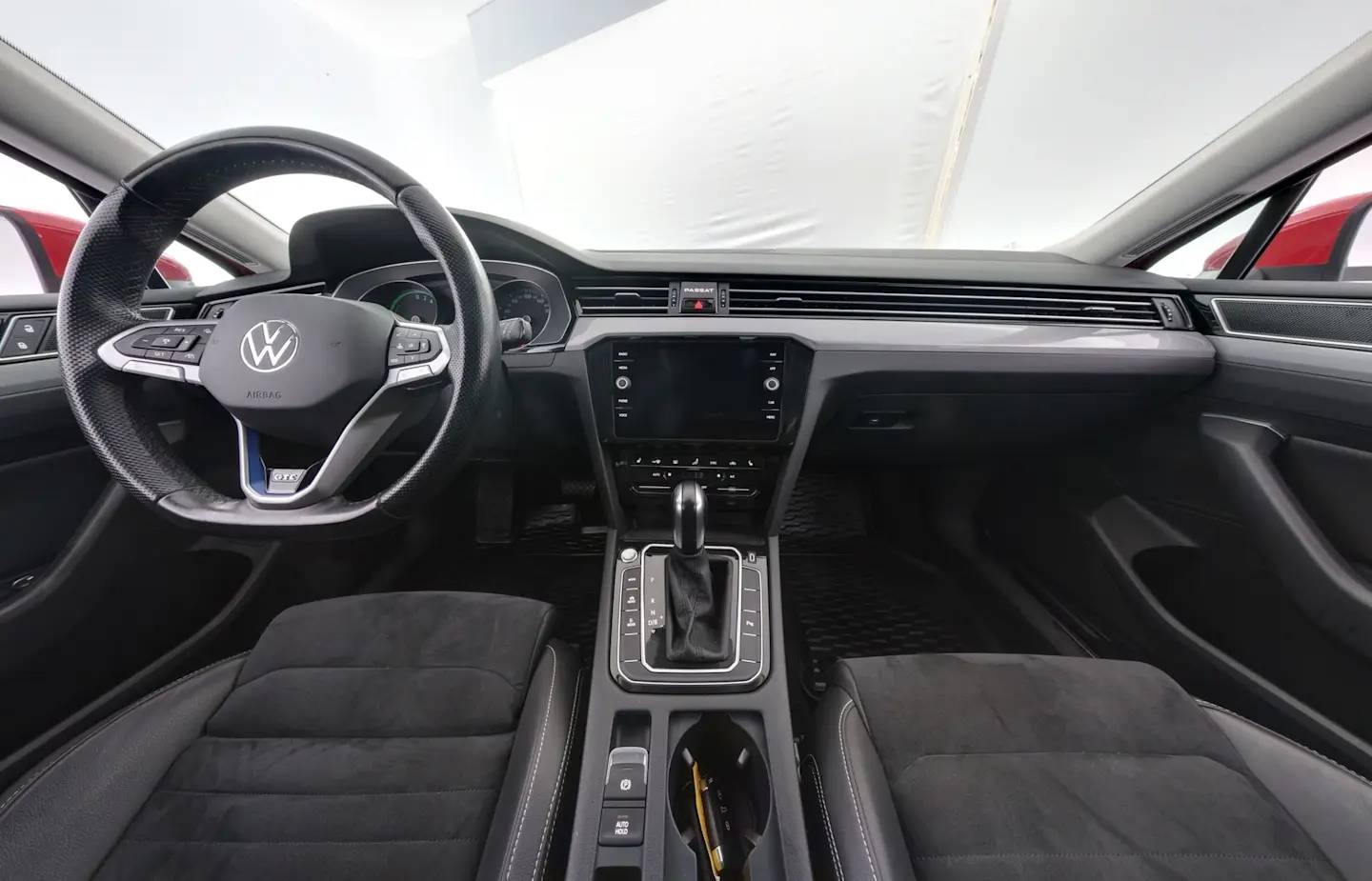 Car Image - Vt1z6hlokY5ikc3rR2uje