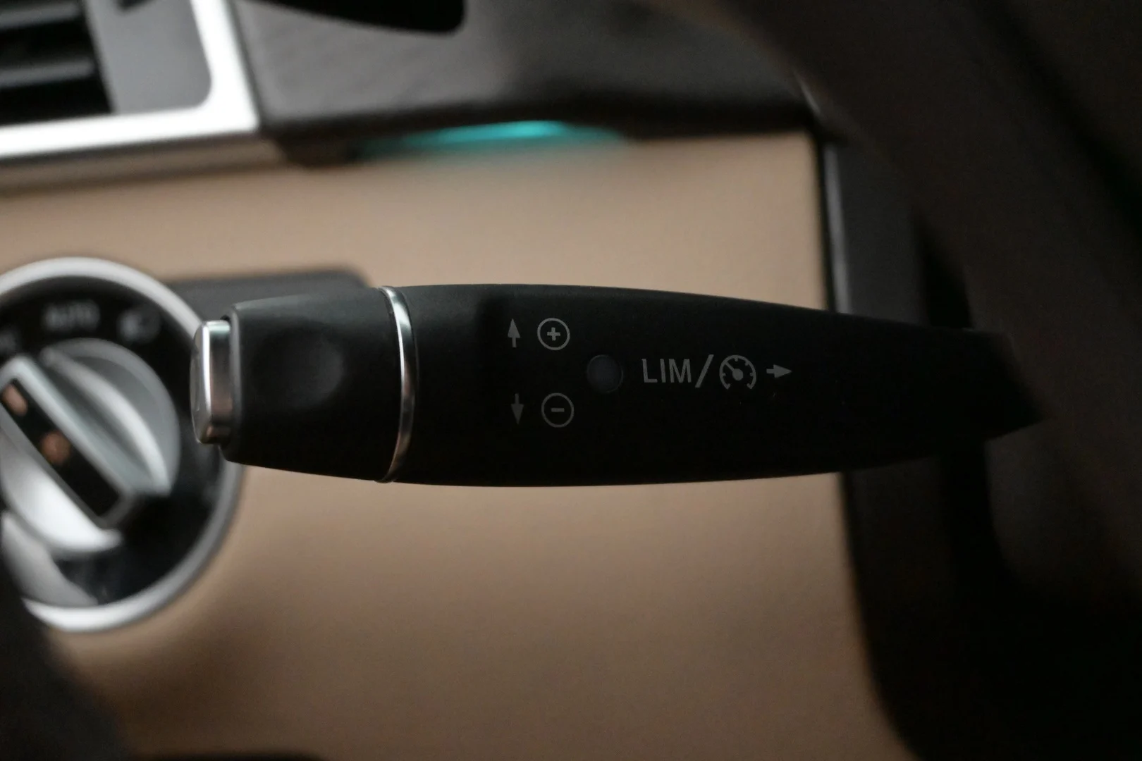 Car Image - 2QhEJfl5J3HzsHCX3ubMQO