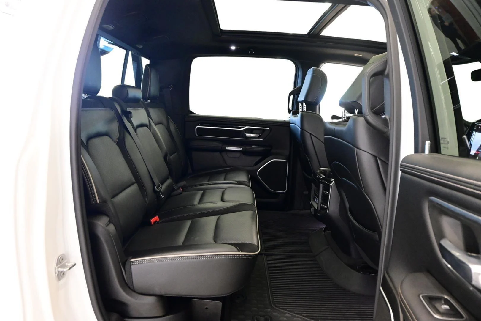 Car Image - 2oEDmYI3U4z6N8g3znNxXC