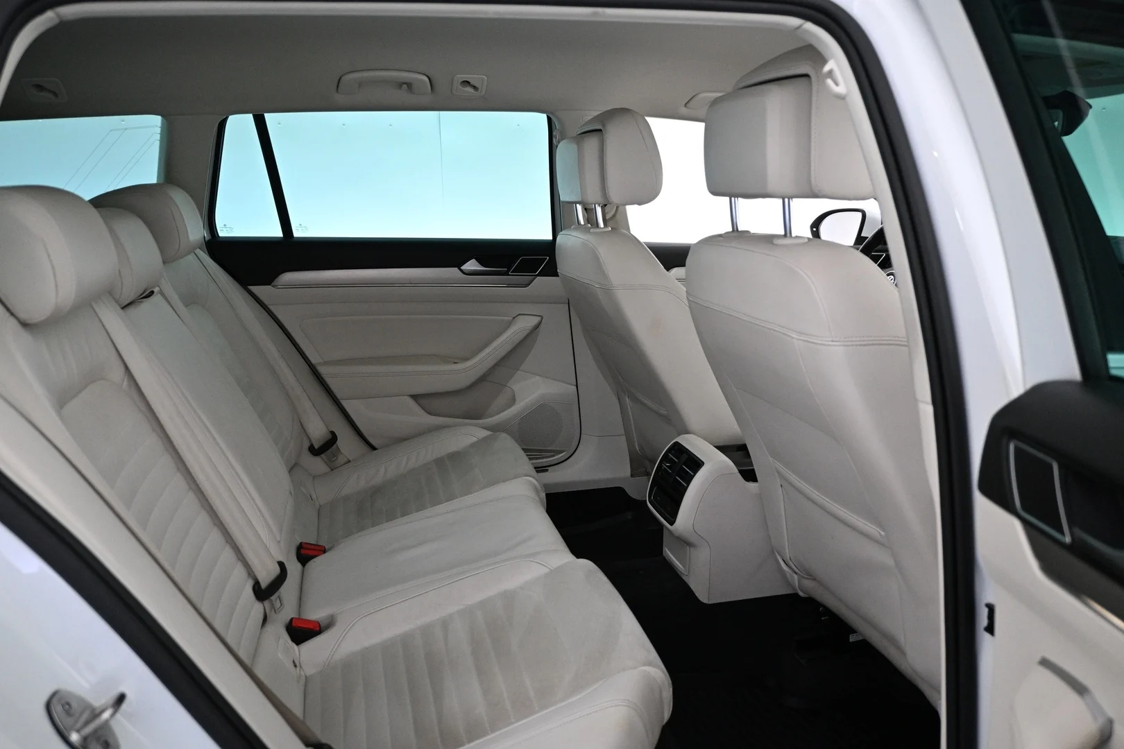 Car Image - 7J9n4imznP2DdrWFw6WHXE