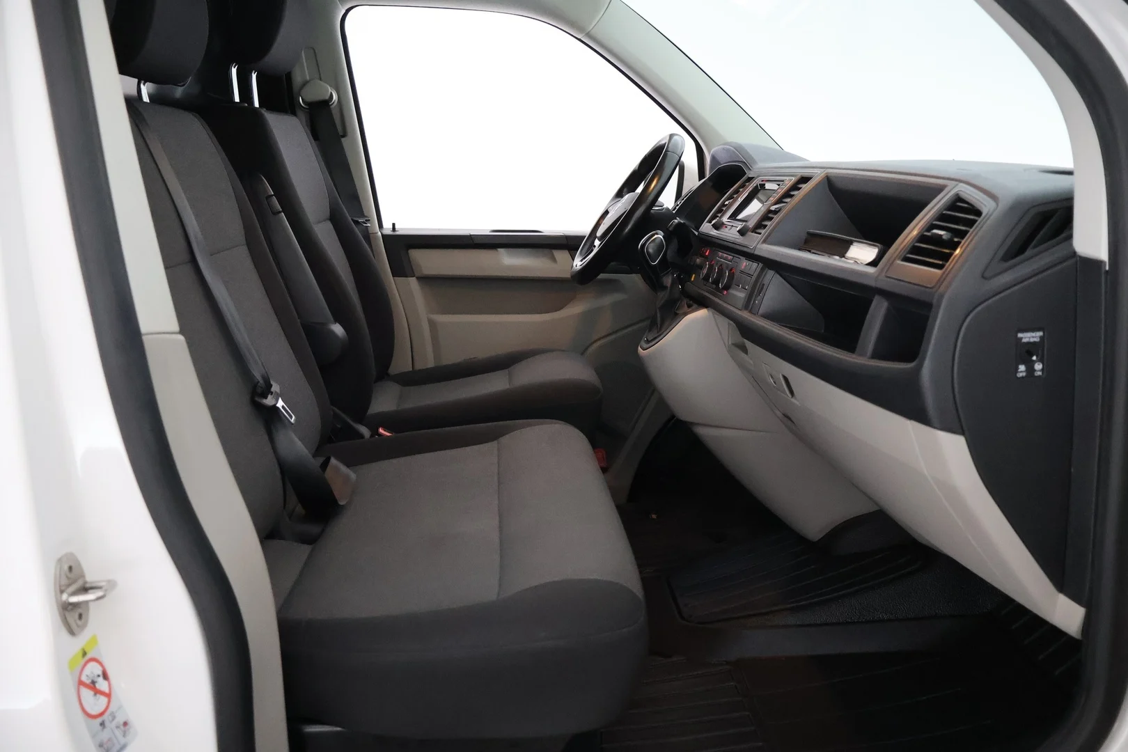 Car Image - QcSGfKC1bITArnyWr2cK9