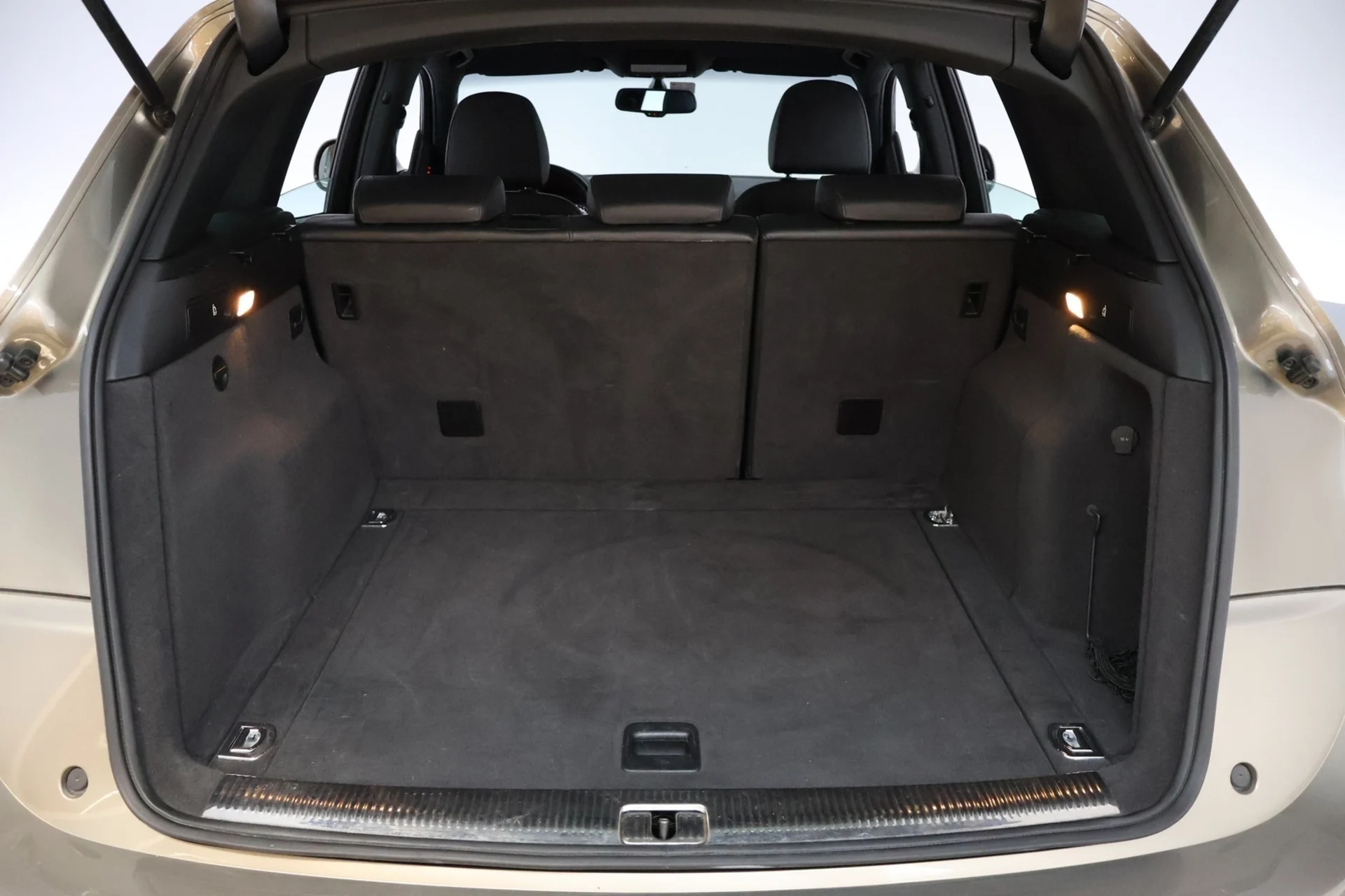 Car Image - vPggV2H0sGDfsbbsVqUgN