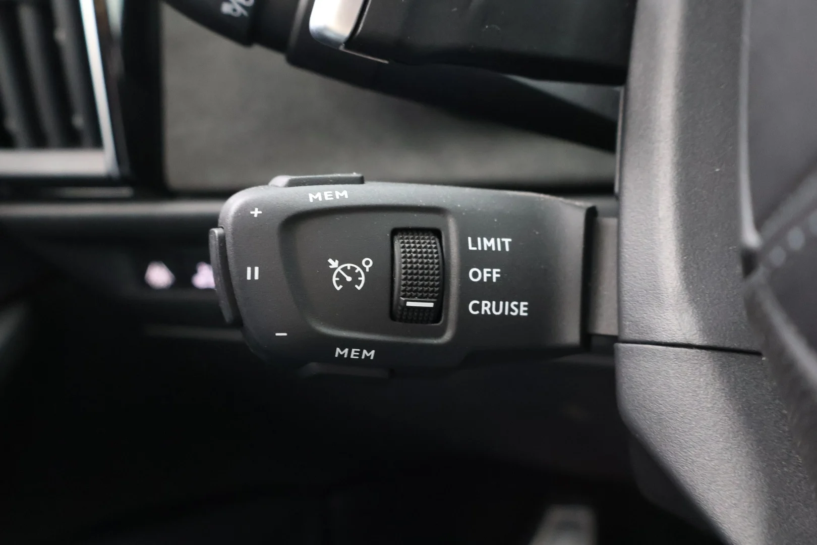 Car Image - zeiBkvwP8GbVz9XV9gsU1