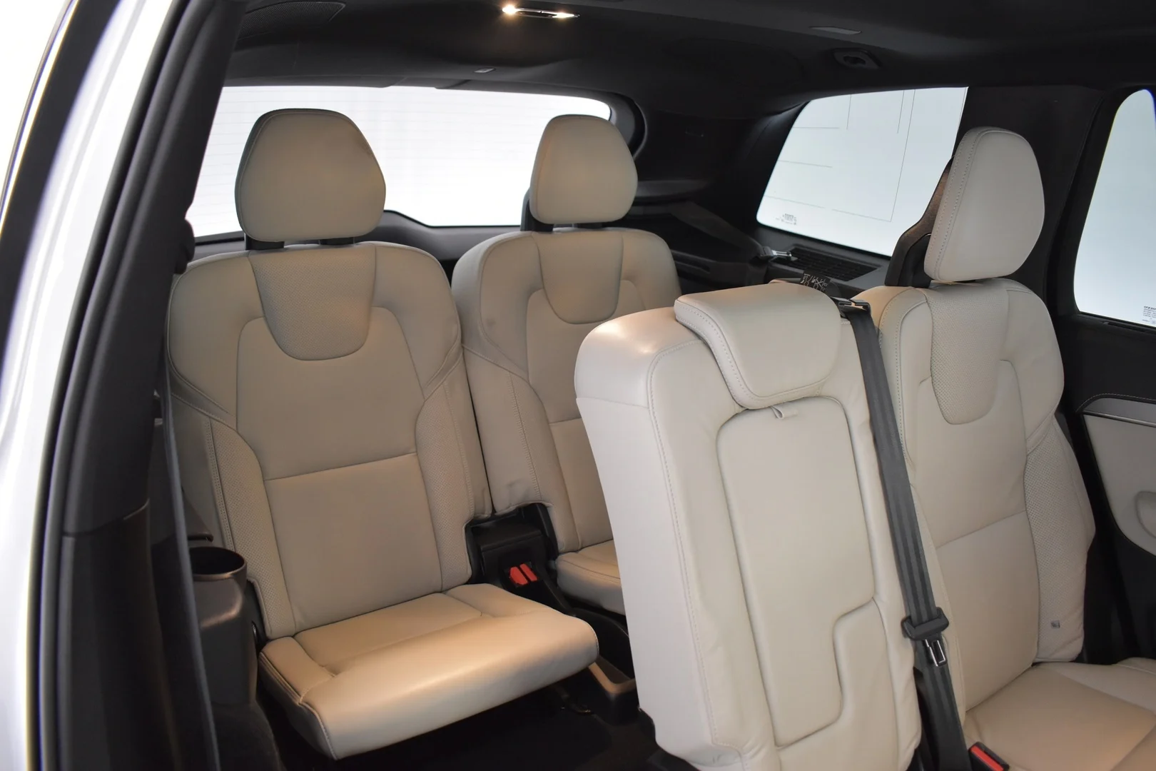 Car Image - 2kVYfXq4ZiV5Uv8AVRnaGf
