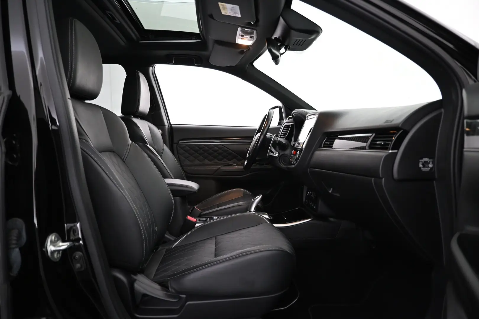 Car Image - 6tWU7S8DeqnNdLuAu69yJM