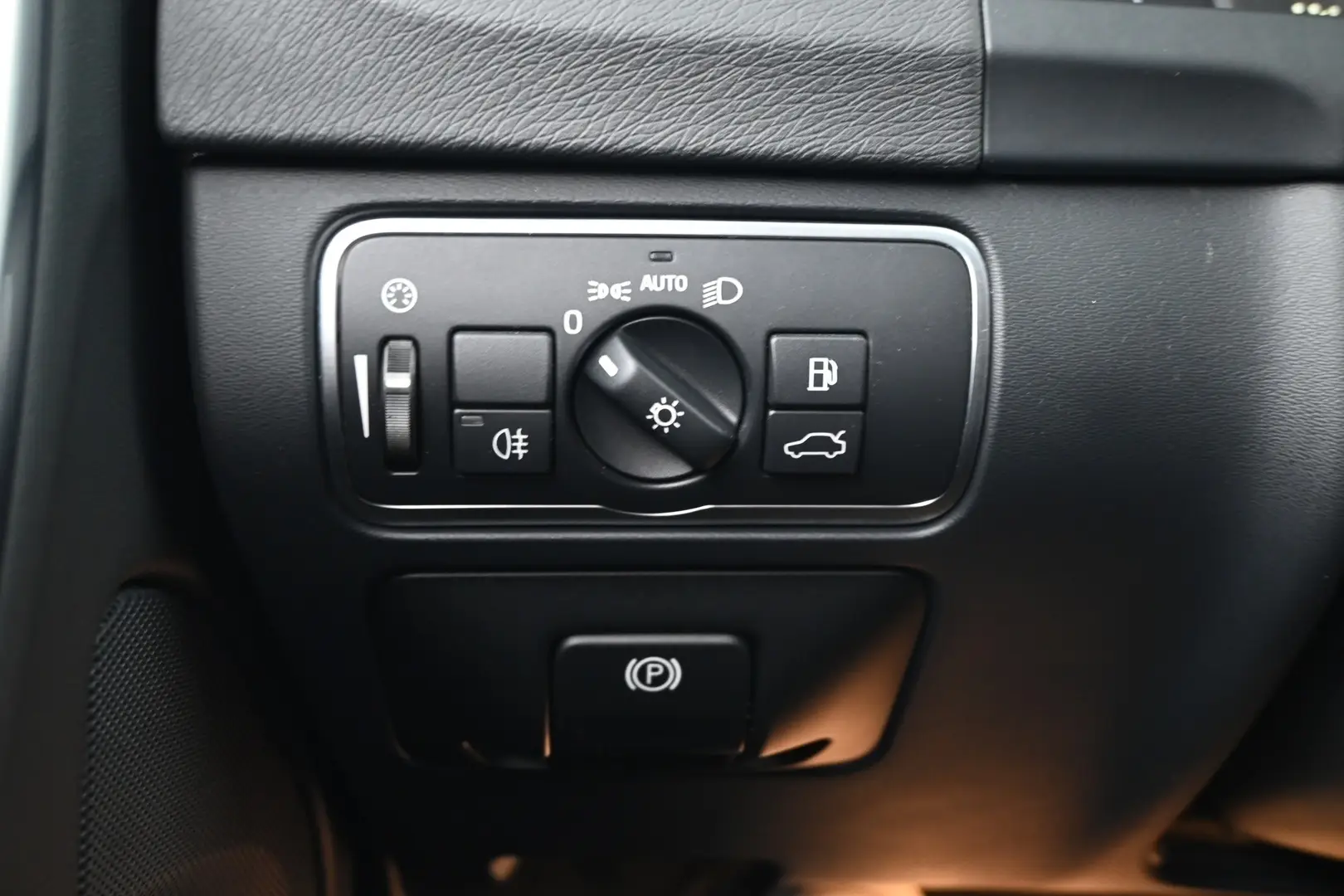 Car Image - 3Io3ctpiG6kPcK0kxYHIiC