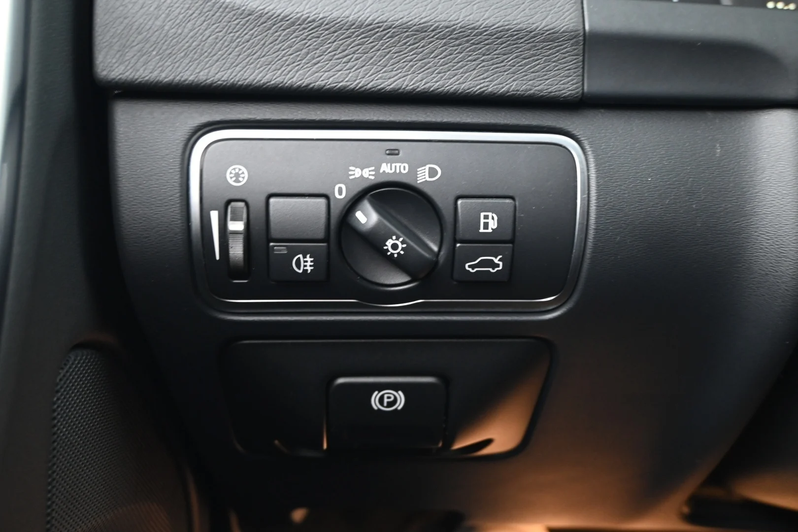 Car Image - 3Io3ctpiG6kPcK0kxYHIiC