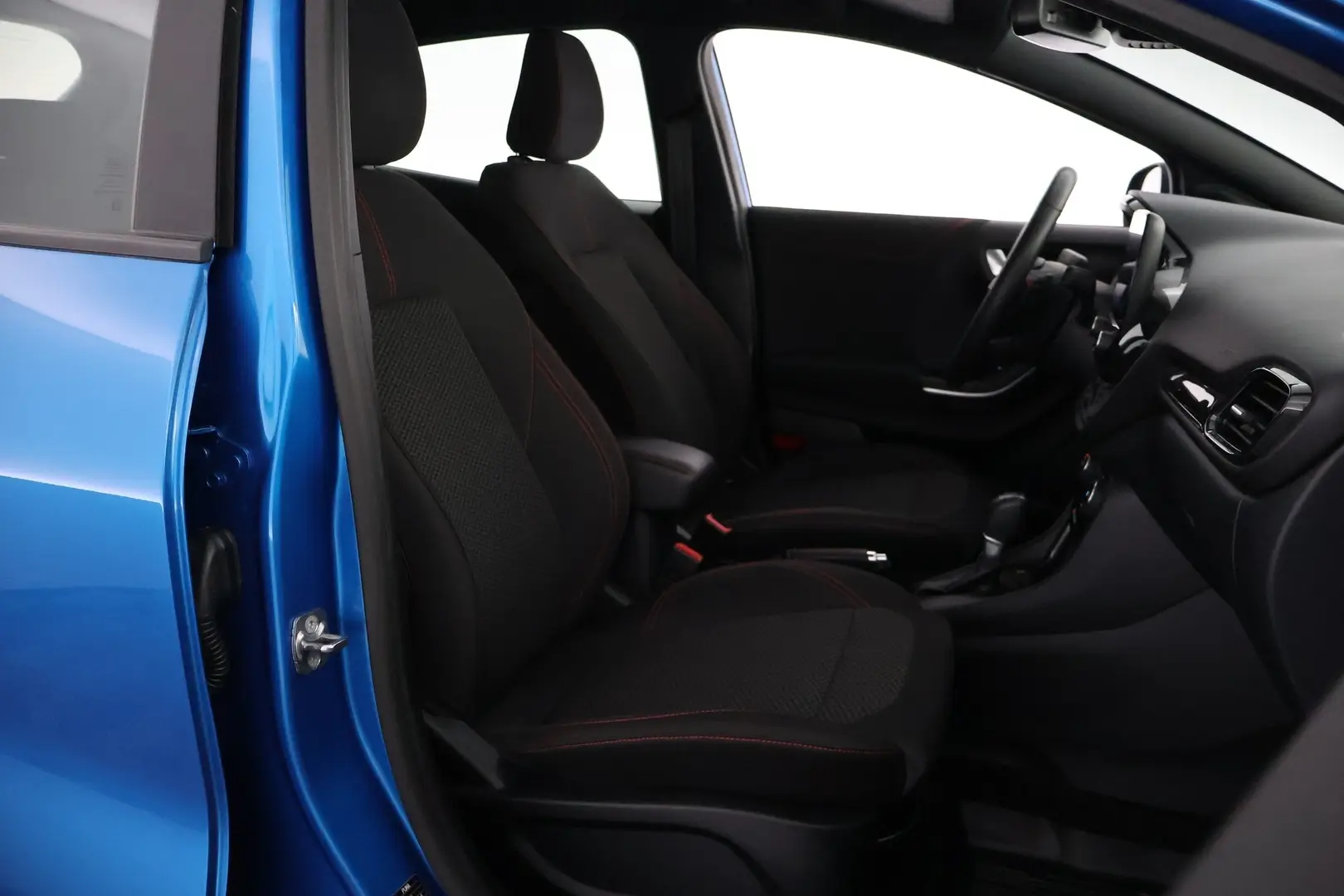 Car Image - 2oot2siioAq3dRyNcI2e2I