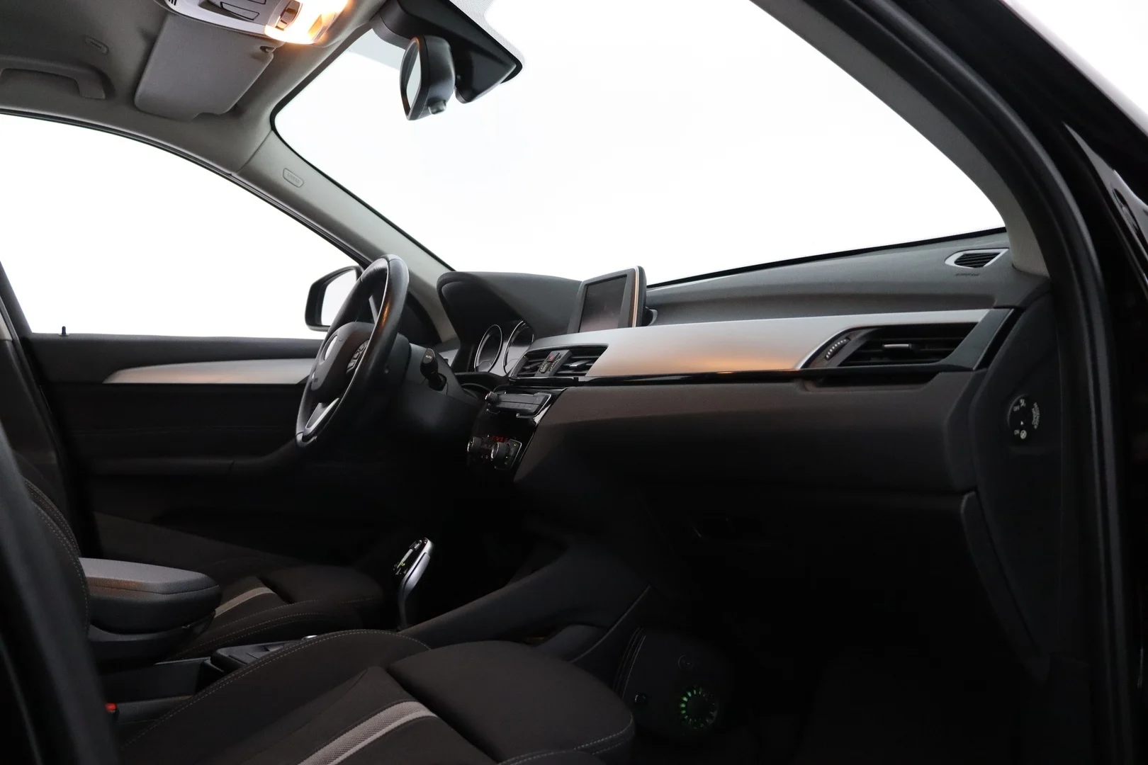 Car Image - 52ikV7SWJhYm4j3Cunhhsd
