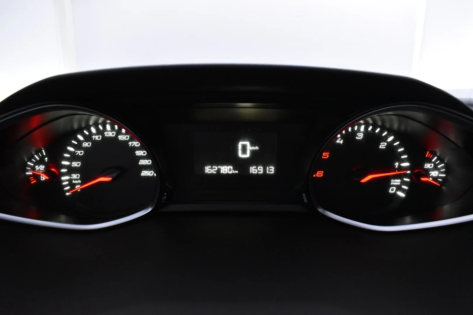 Car Image - a5h7ywSxdatalsM82Jl9p