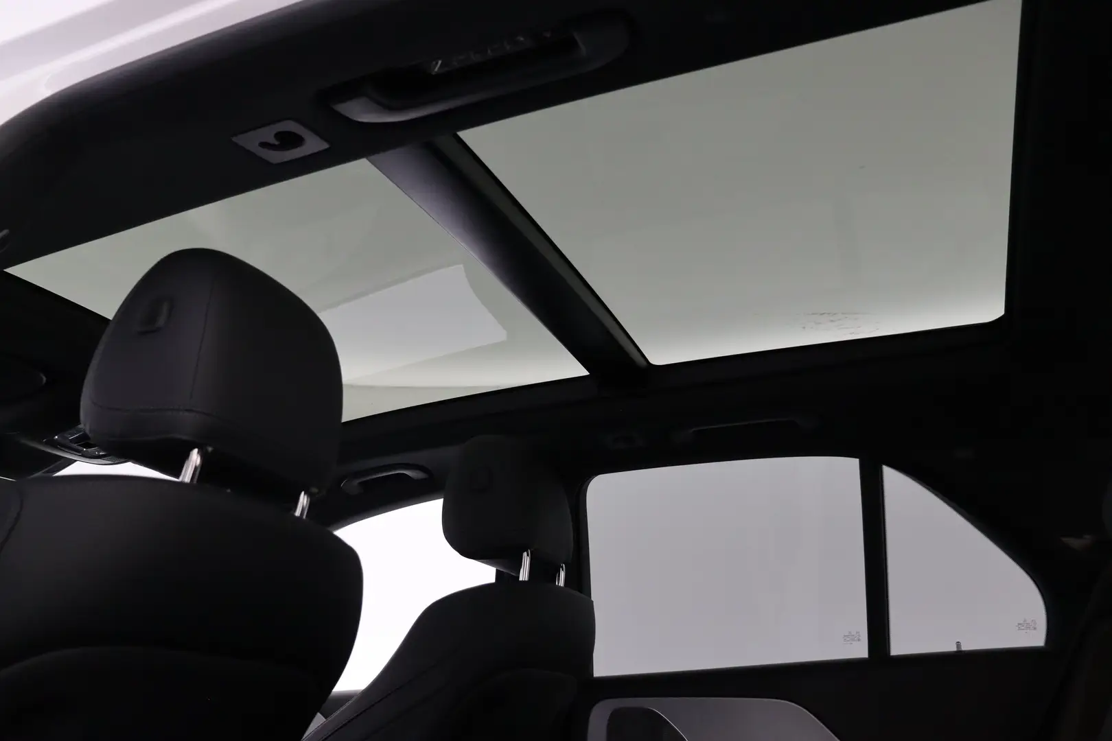 Car Image - 2NsUQdo8wbBNBdrLOJs6vq