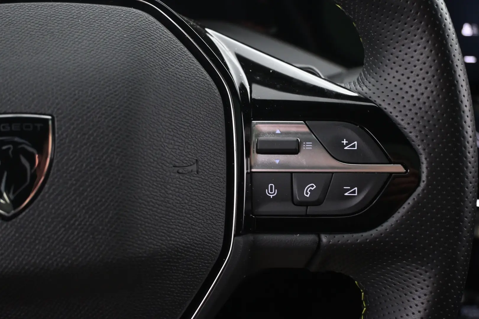 Car Image - 7soDv3Ch61lcMbH809zU12