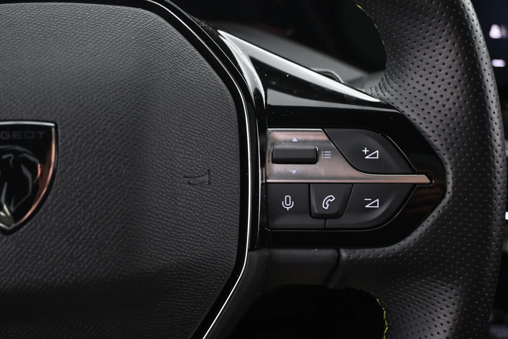 Car Image - 7soDv3Ch61lcMbH809zU12