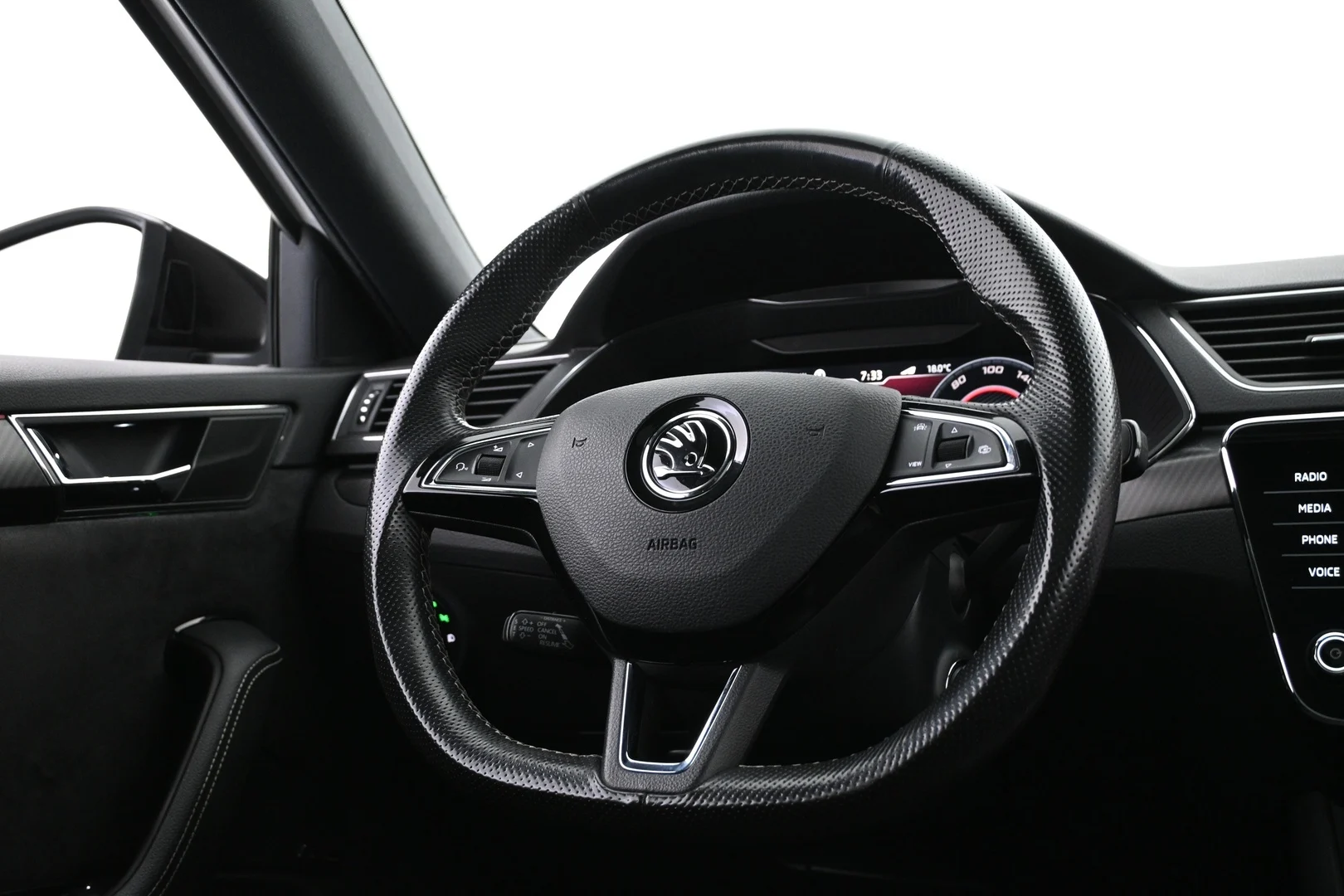 Car Image - 3ziTgoo76VobwLTryHnFaL