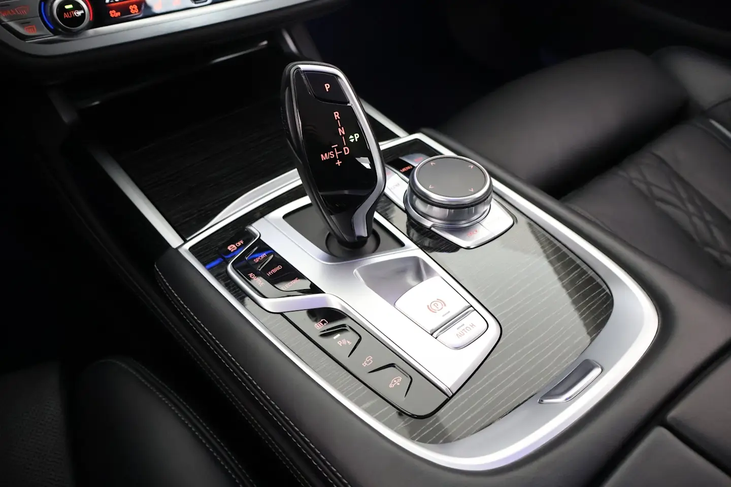 Car Image - 4n5DGxEY0OZAcxM1u6HMUb