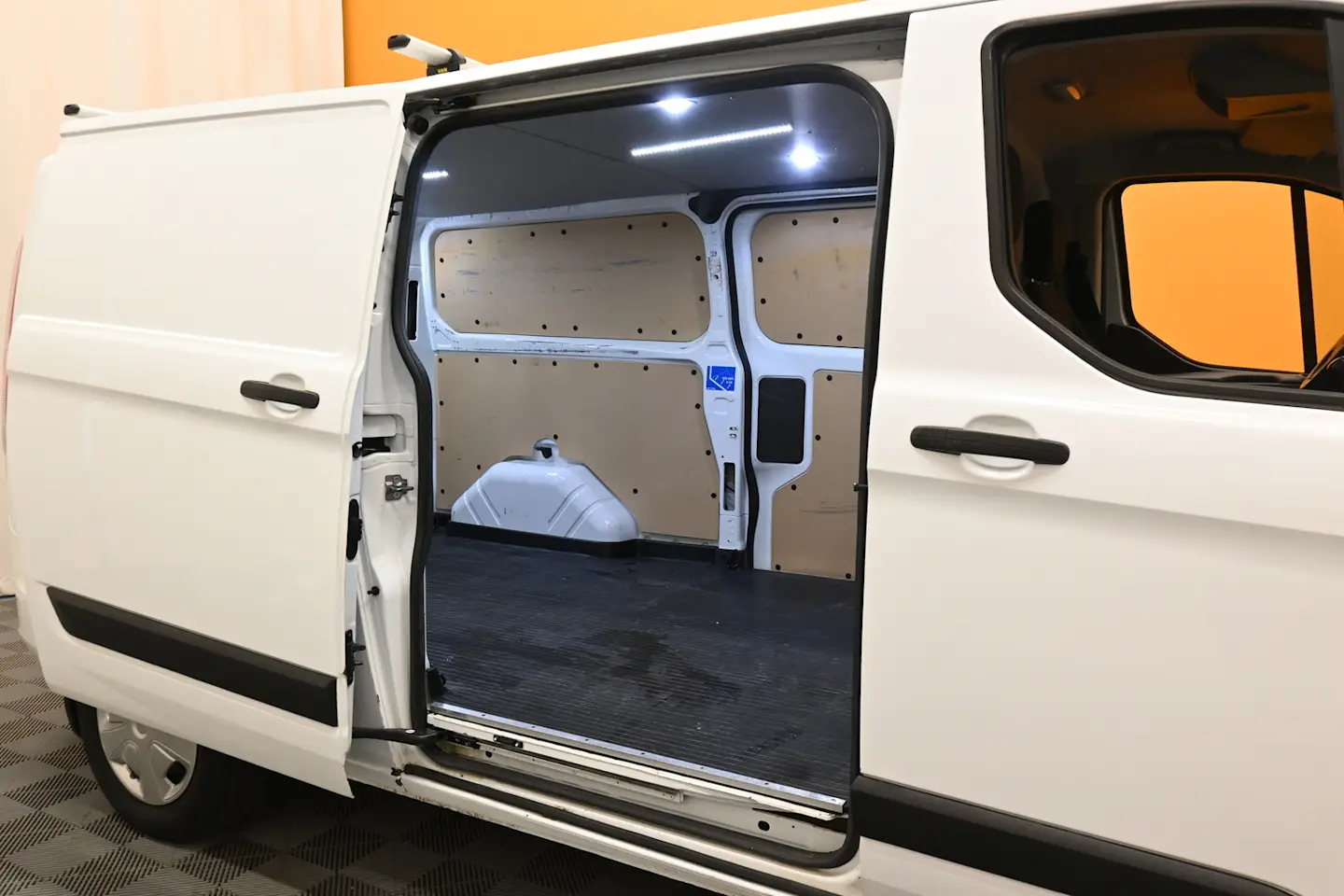 Car Image - 5MwT3QDM8uVDz46sdmDcDh