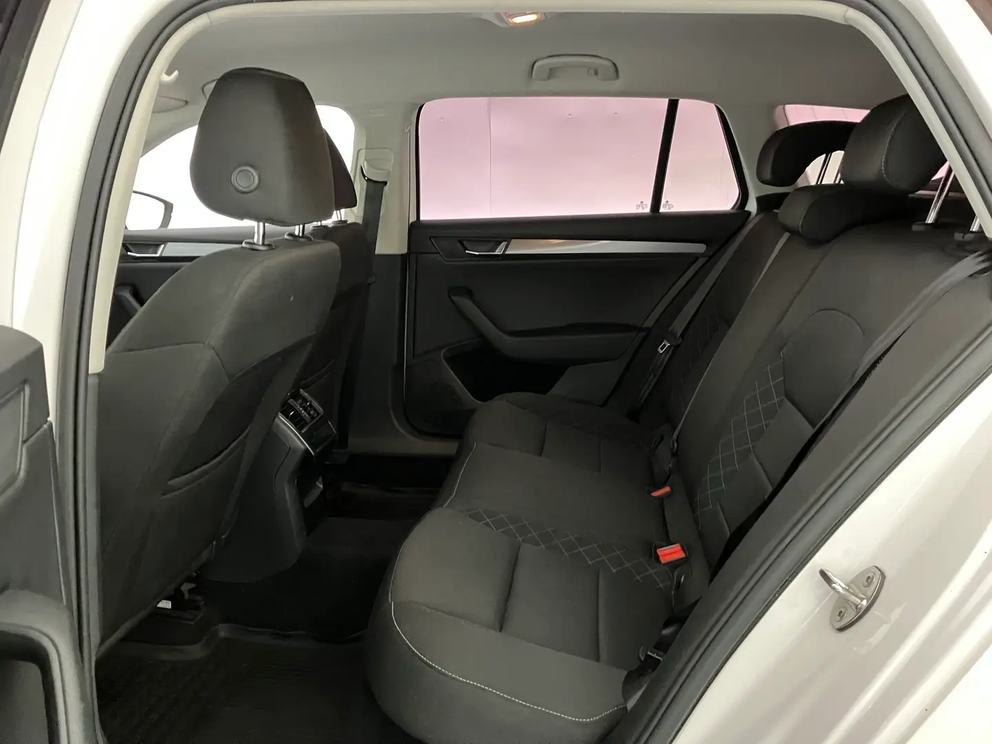 Car Image - 1GYt8zCfA90vLSVuf6sAfk
