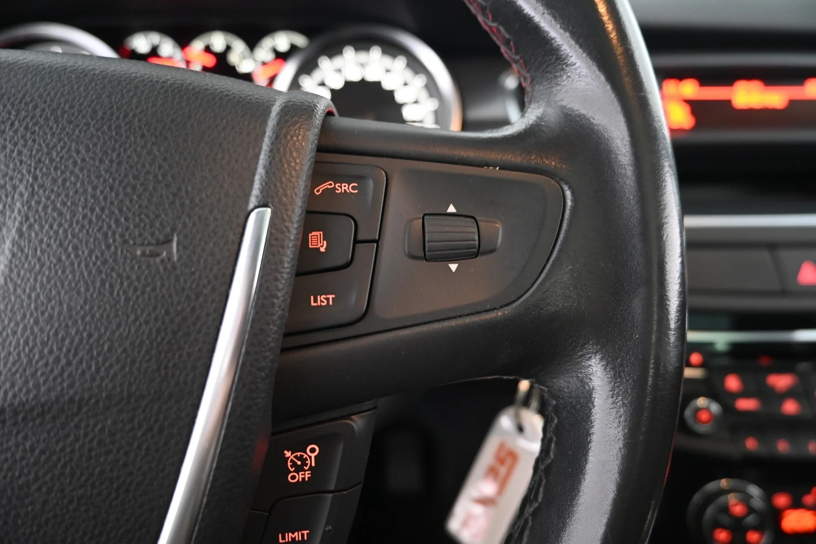 Car Image - 1ShlTeww3I33yliTcIYpXF