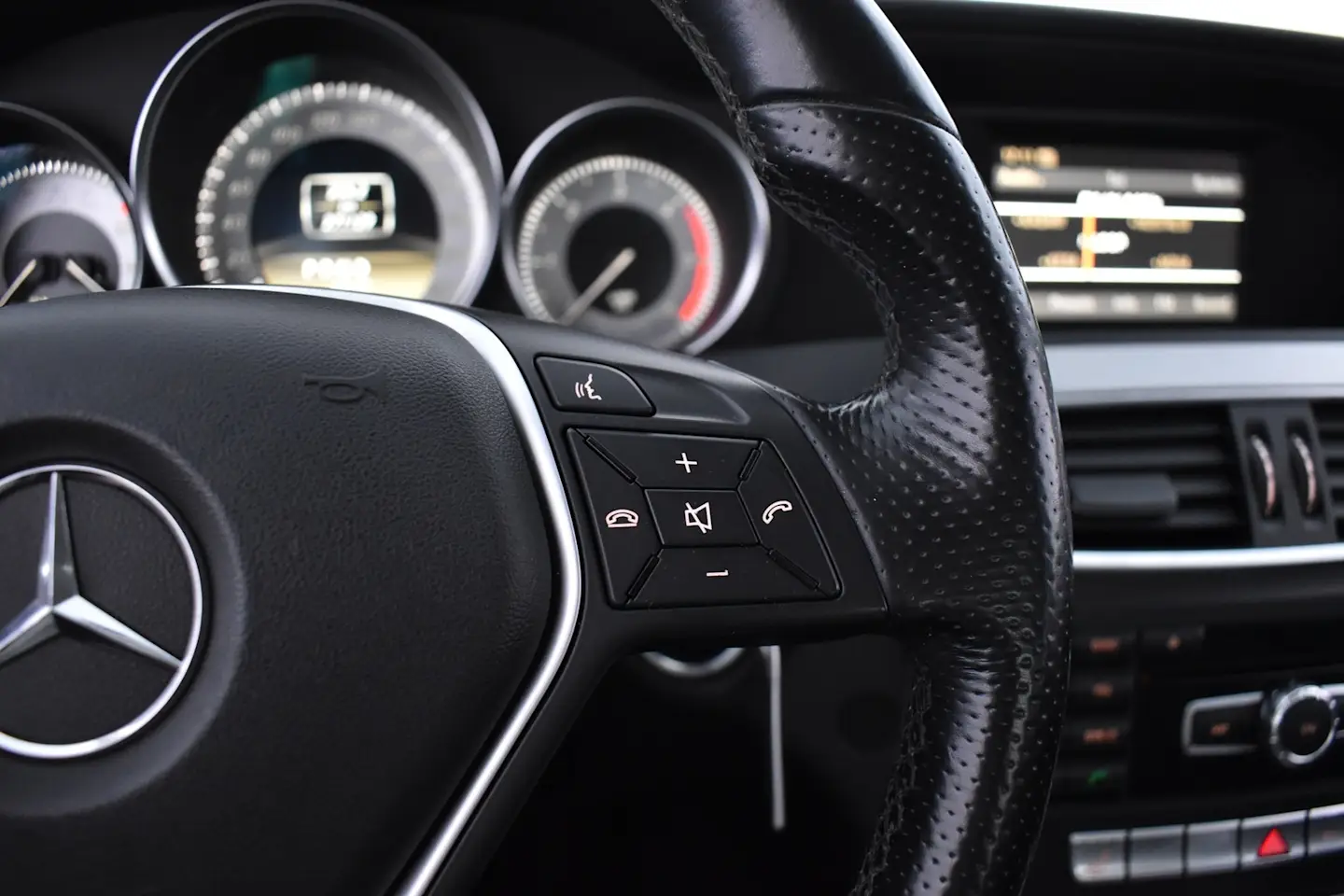 Car Image - 4bSNxqlDCuDHUgEbNlWdVA