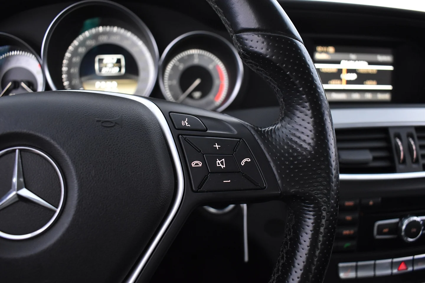 Car Image - 4bSNxqlDCuDHUgEbNlWdVA