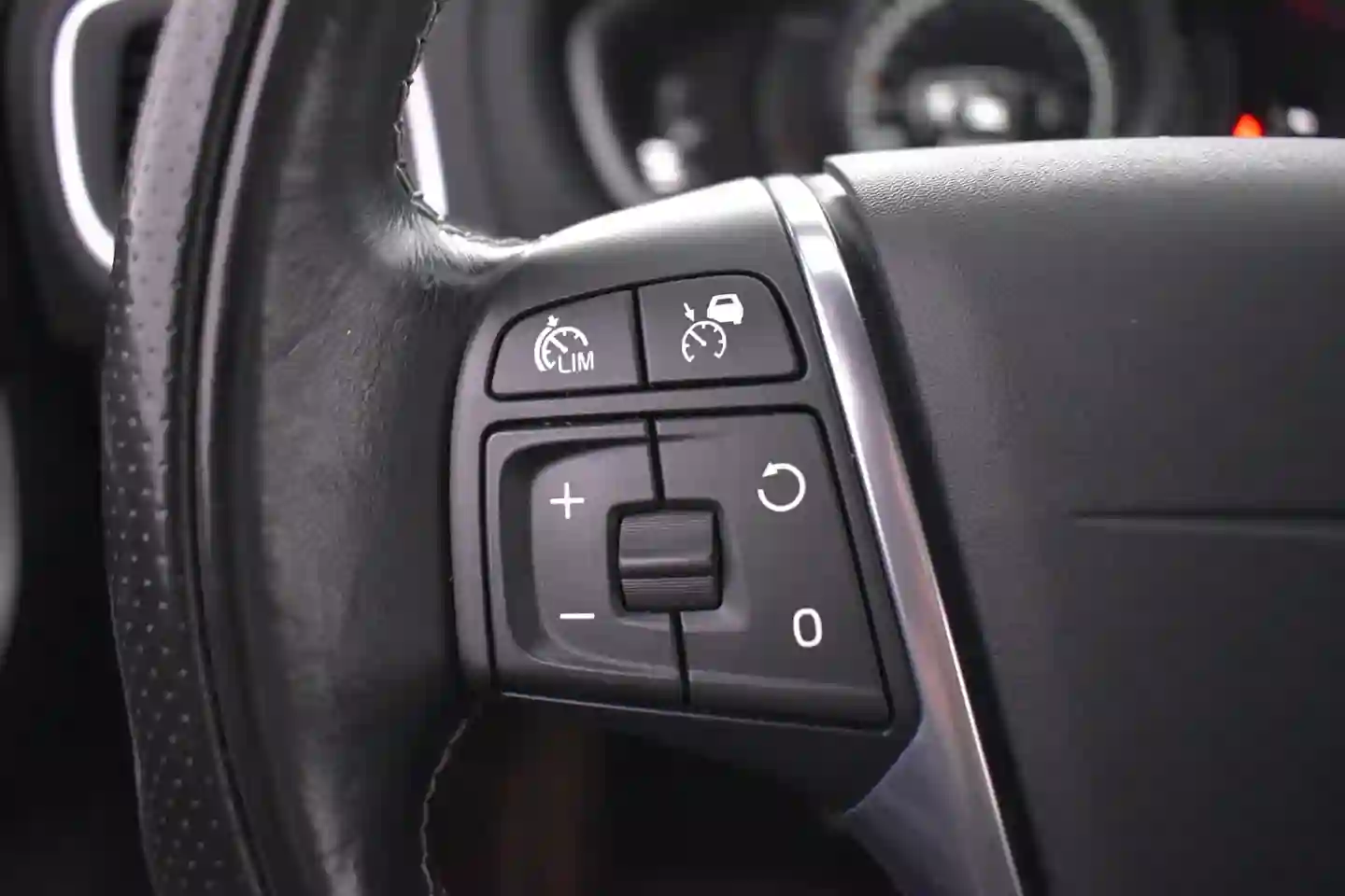 Car Image - ACpPtc6eSuzSezPypMKgg