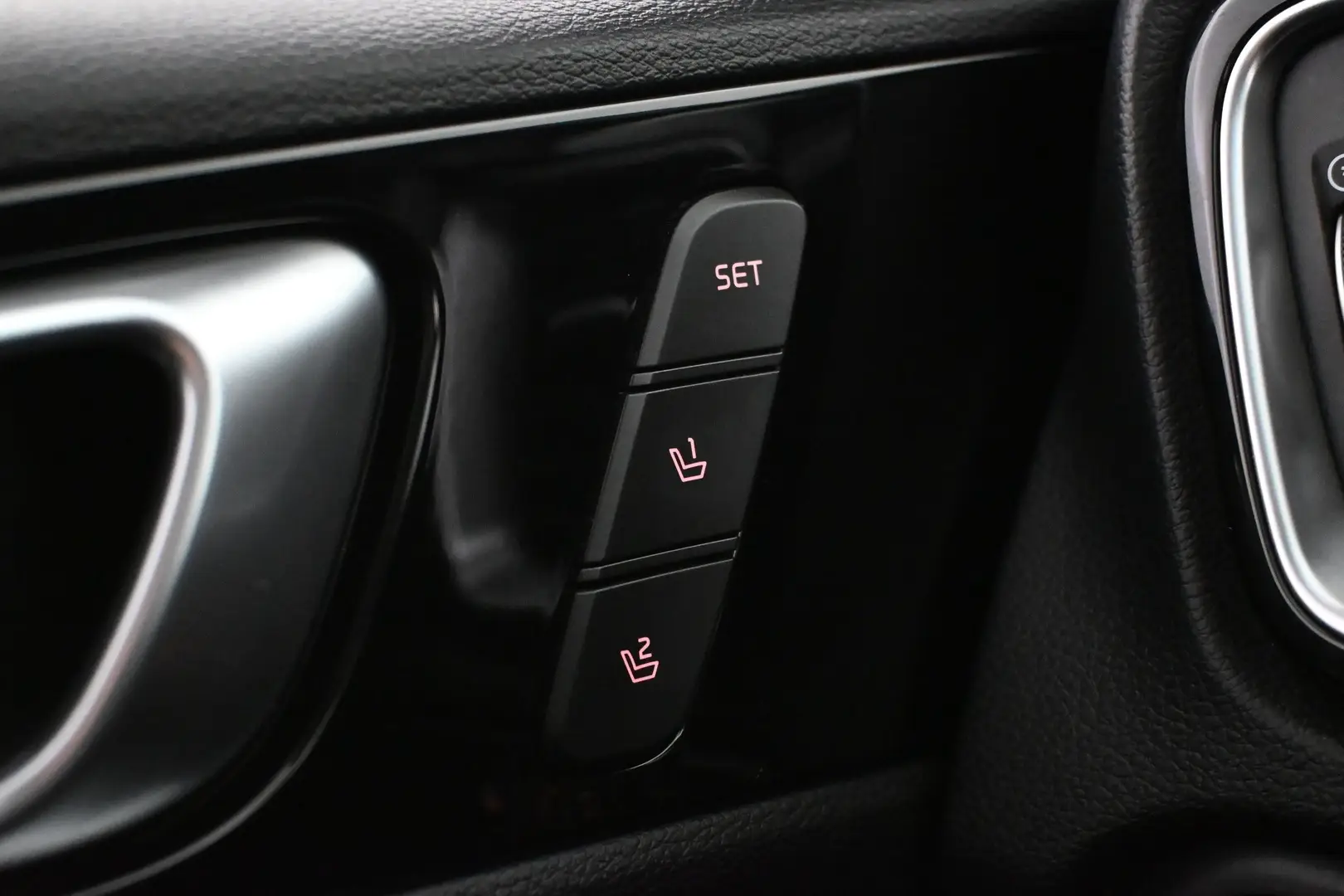 Car Image - MIKrd9A73NC8GoyEkoMG7