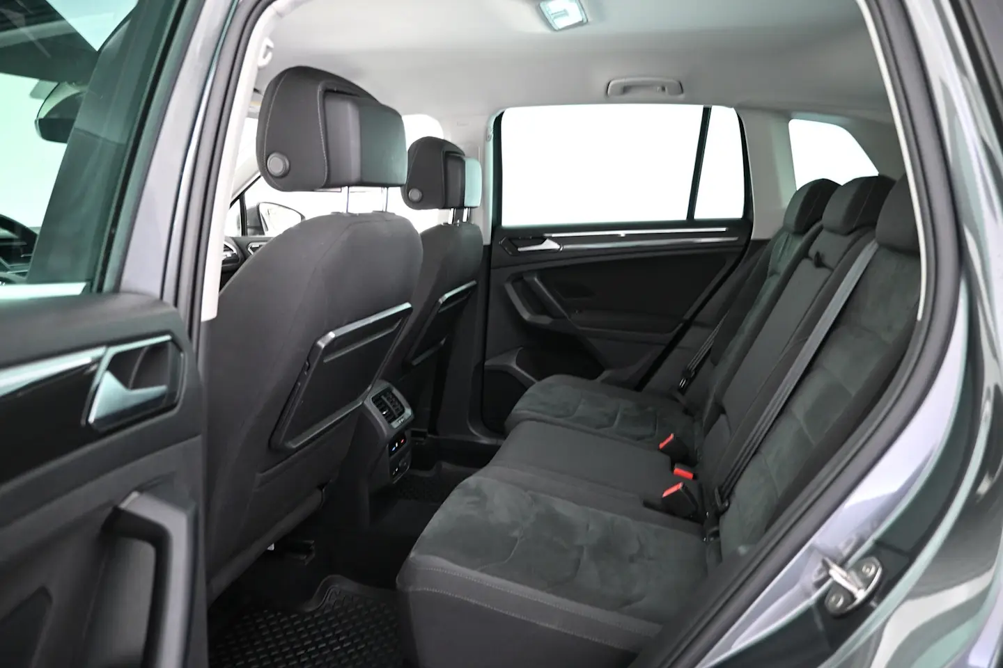 Car Image - 2KMQFqKwyYUjafbbSJrk1e