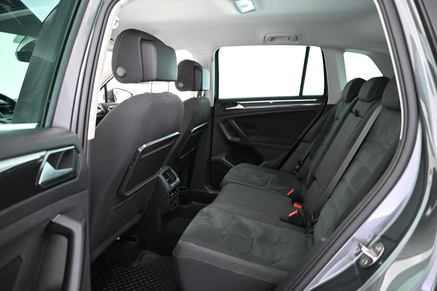 Car Image - 2KMQFqKwyYUjafbbSJrk1e
