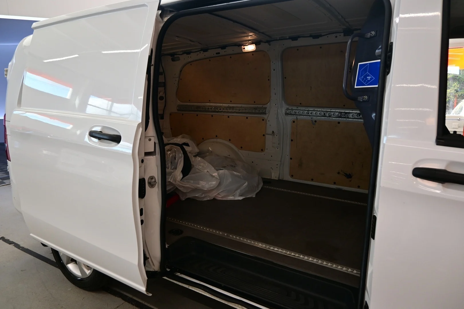 Car Image - 5GOZ1D8bISGKbxFwkfJOn6
