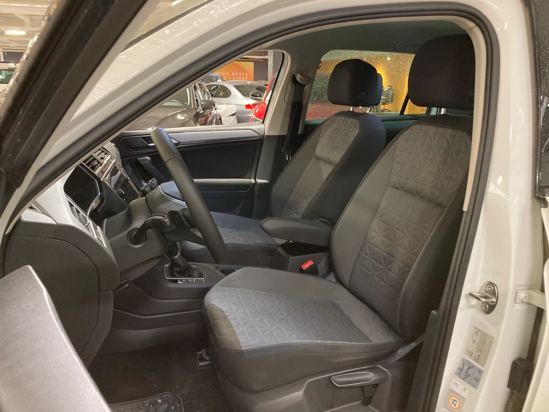 Car Image - 4A4oX6bUbYAbf5lCN1vbfC