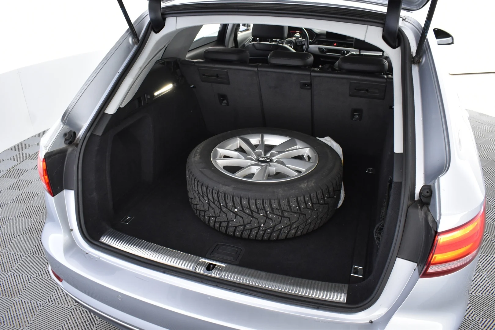 Car Image - 3vahQdxUKI1PGiZnSnXgTi