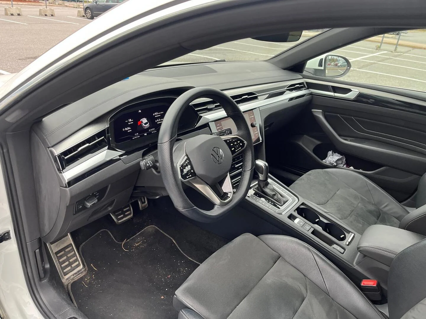 Car Image - 1t28WDydhO4z77nx6LsuaG