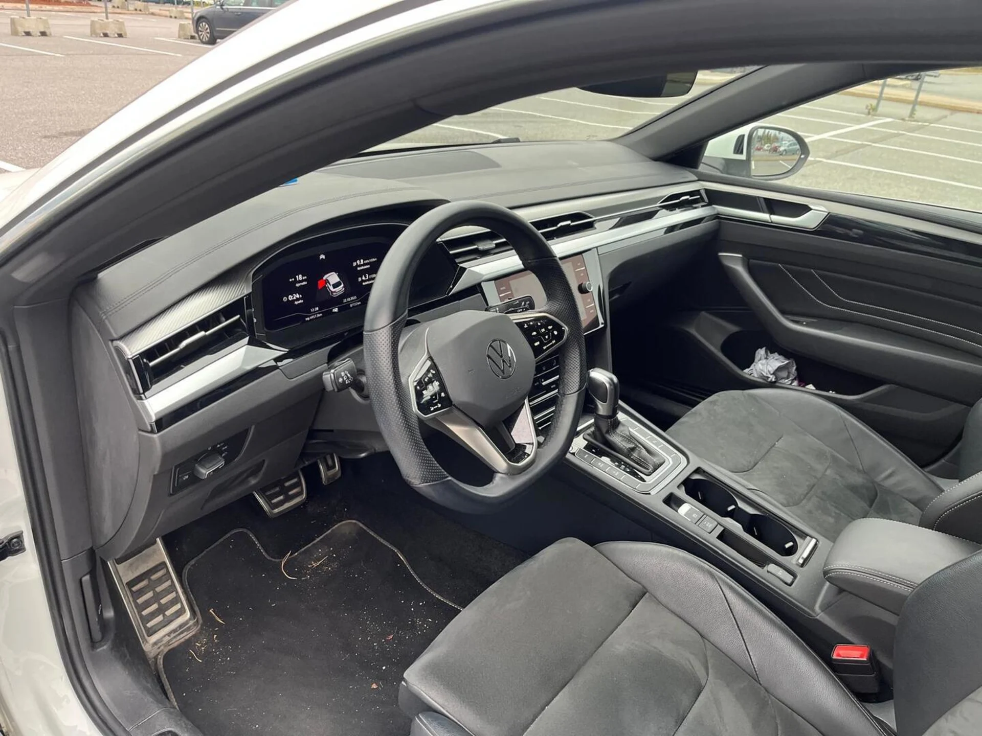 Car Image - 1t28WDydhO4z77nx6LsuaG