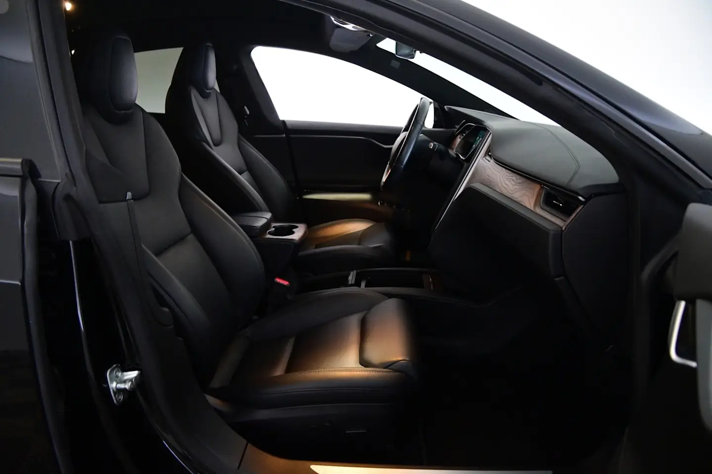 Car Image - 5LjNWqnC8HcoyzKTKqEe6X