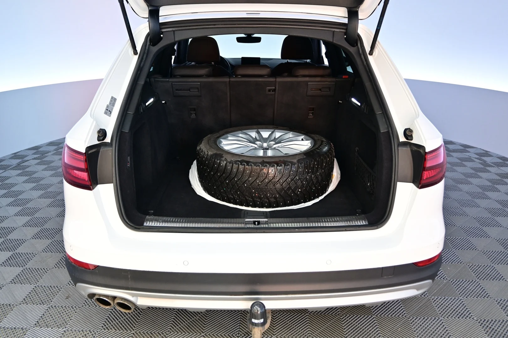 Car Image - 1aYcPEL33i1Z7Ka0vxQs1X