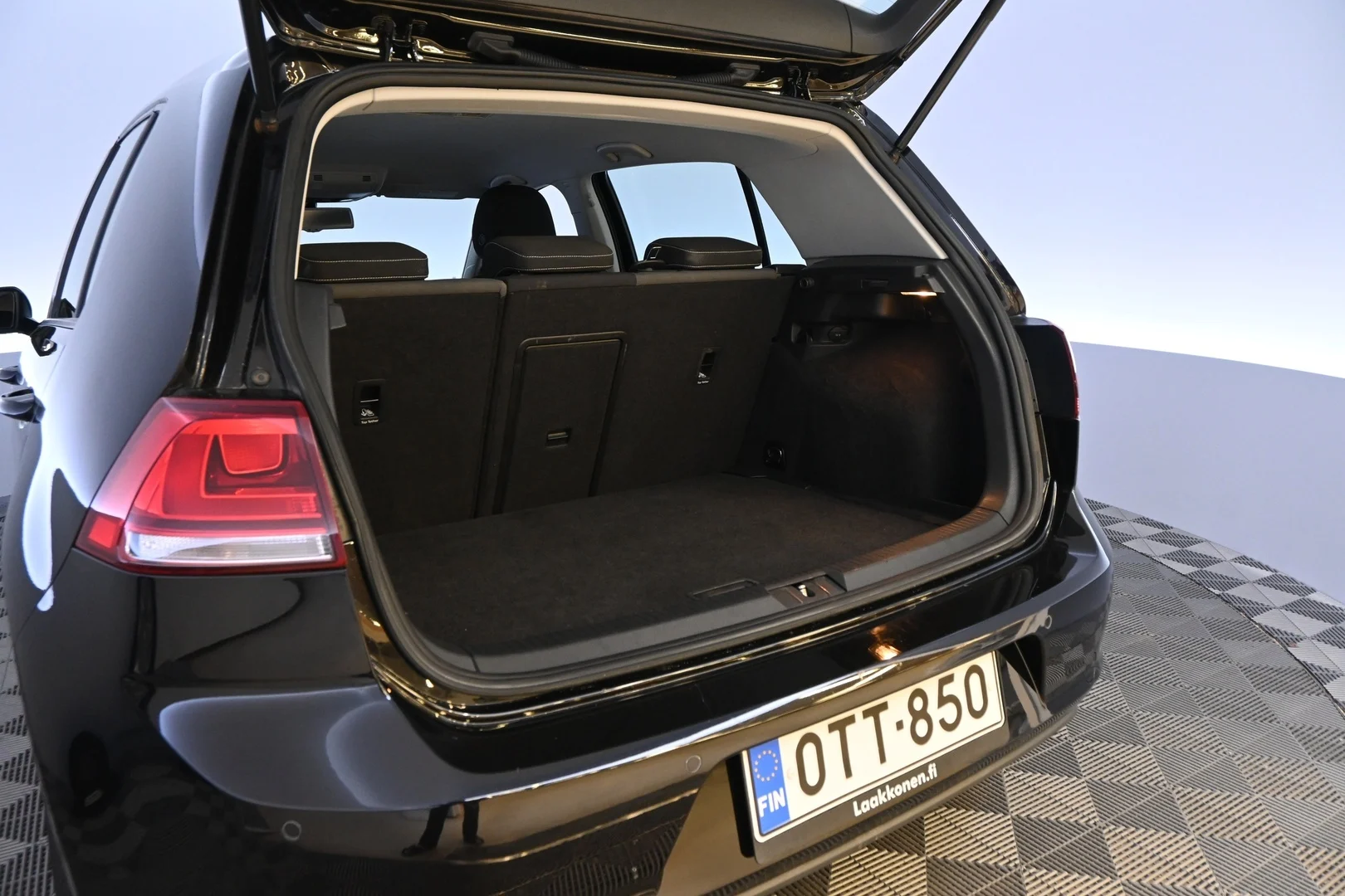 Car Image - 3WJlNhzn6bZi7fedjwWNZb