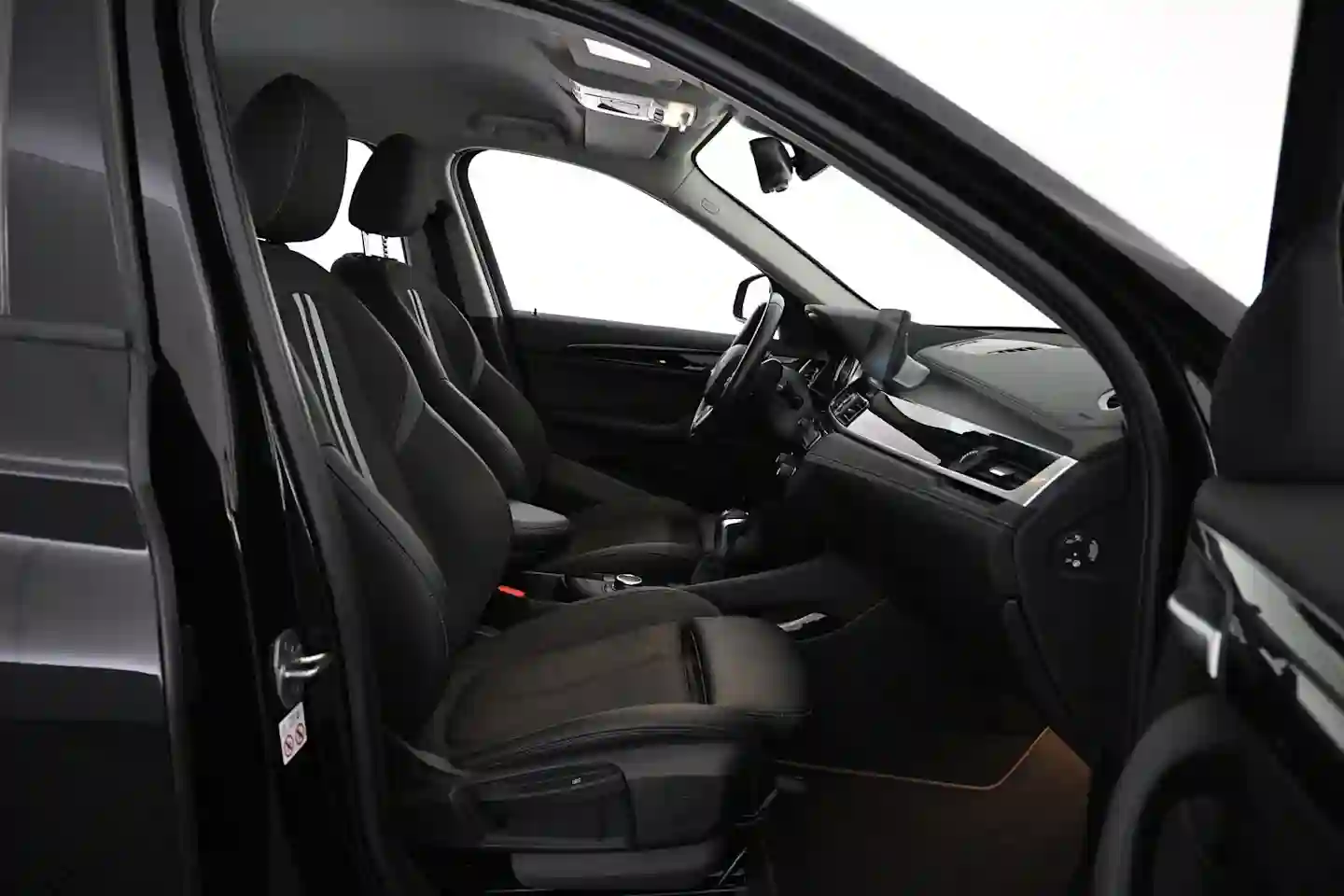 Car Image - 1lYRKj0qZHEyfx8tfGEqtd