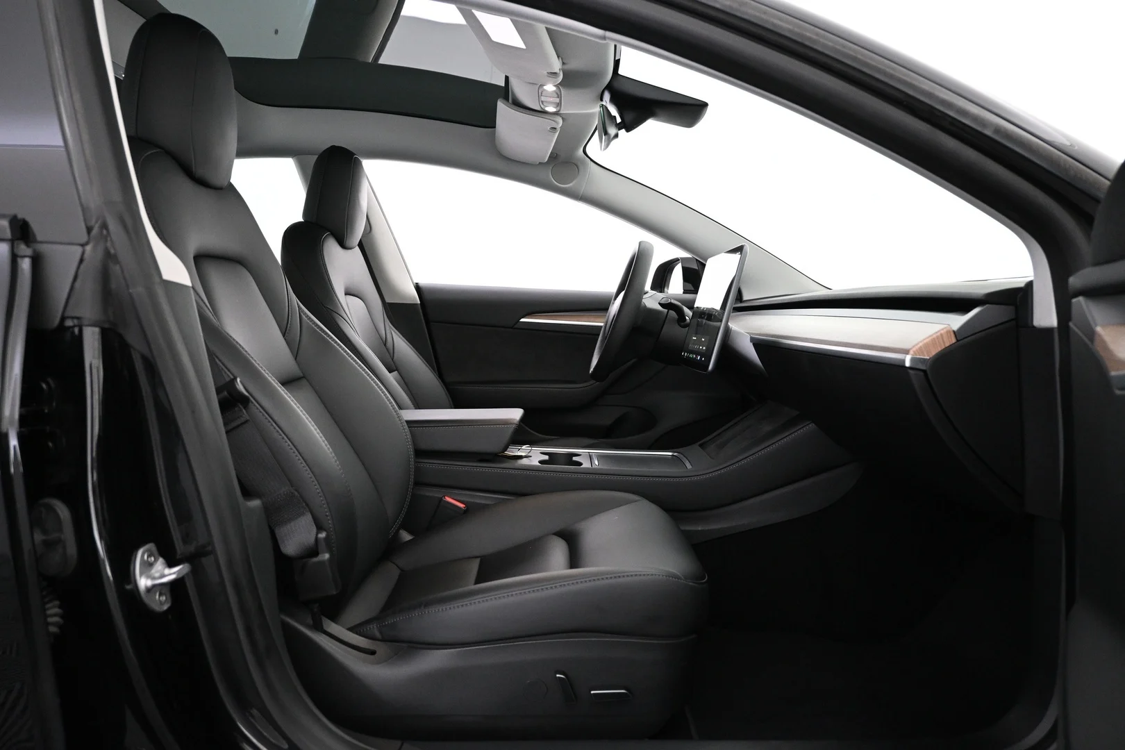 Car Image - 3xNpZukYZzNUeYbOI87Qz1